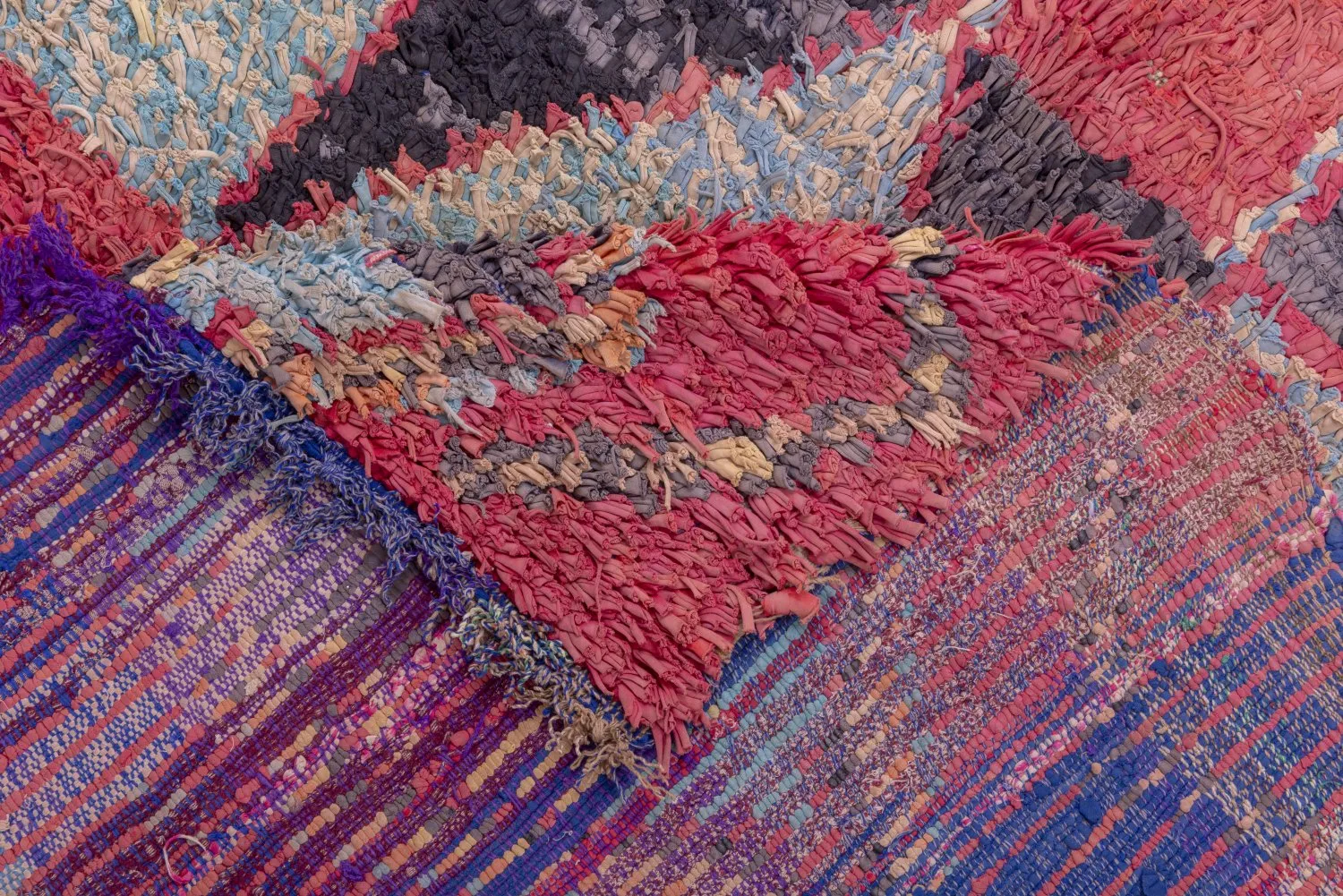 Marocký Berberský koberec Boucherouite 255 x 150 cm