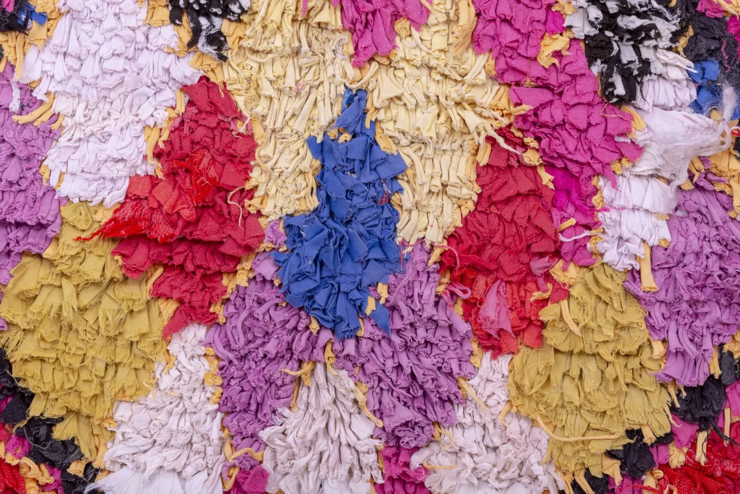 Marocký Berberský koberec Boucherouite 255 x 165 cm