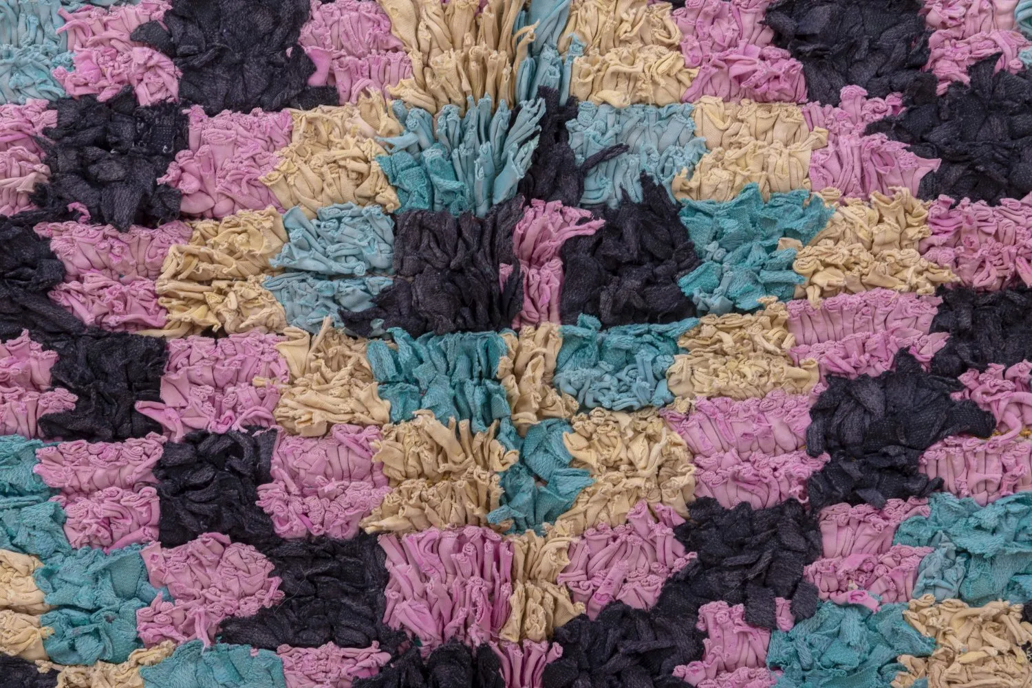 Marocký Berberský koberec Boucherouite 240 x 140 cm