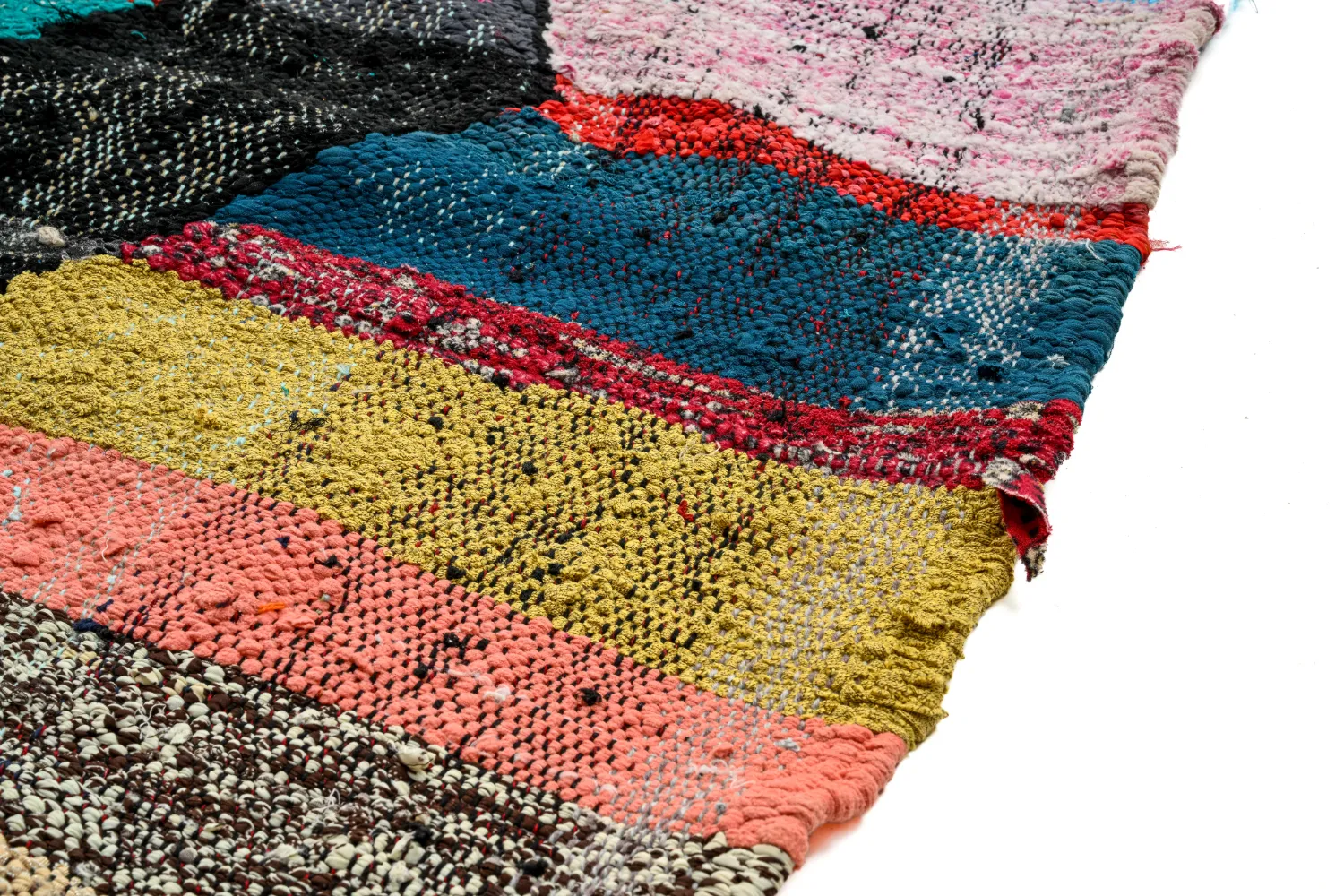 Marocký Berberský koberec Boucherouite 135 x 230 cm