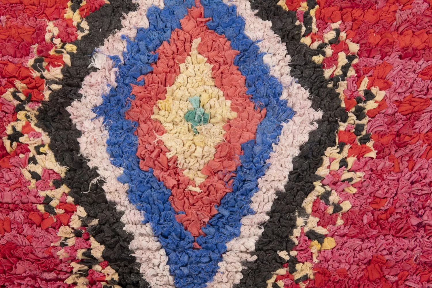 Marocký Berberský koberec Boucherouite 225 x 165 cm