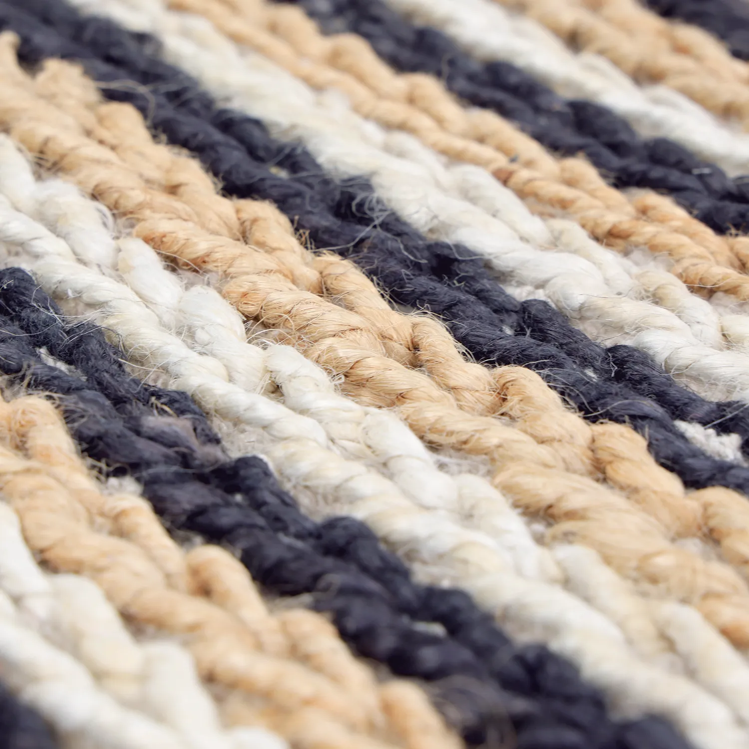 Jutový koberec - Howrah Braided Jute (přírodní/bílá/černá)