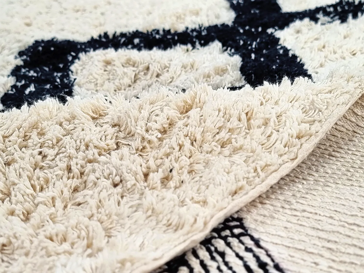 Kulatý koberec - Chablis Natural Cotton Shaggy (offwhite/černá)