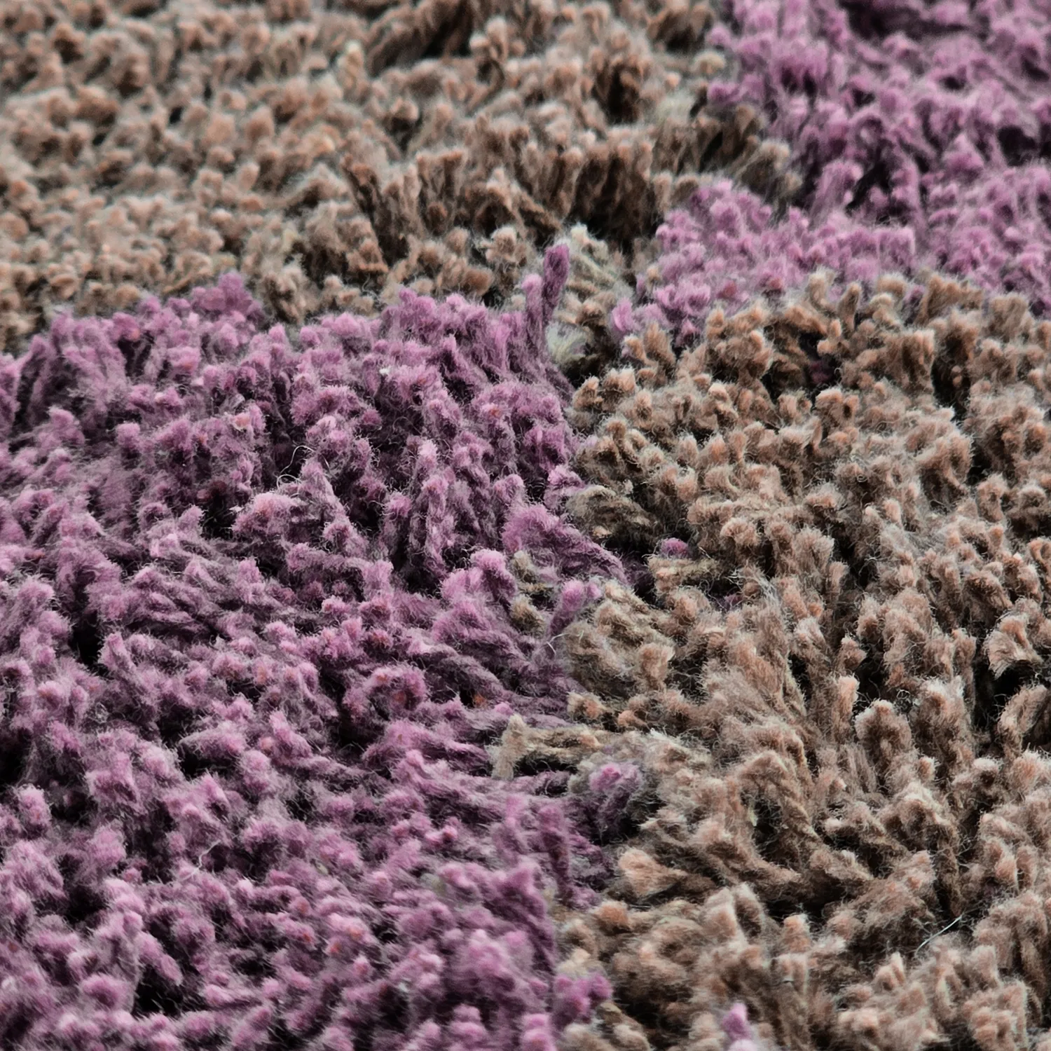 Kulatý koberec - Elsey Natural Cotton Shaggy (hnědá/fialová)