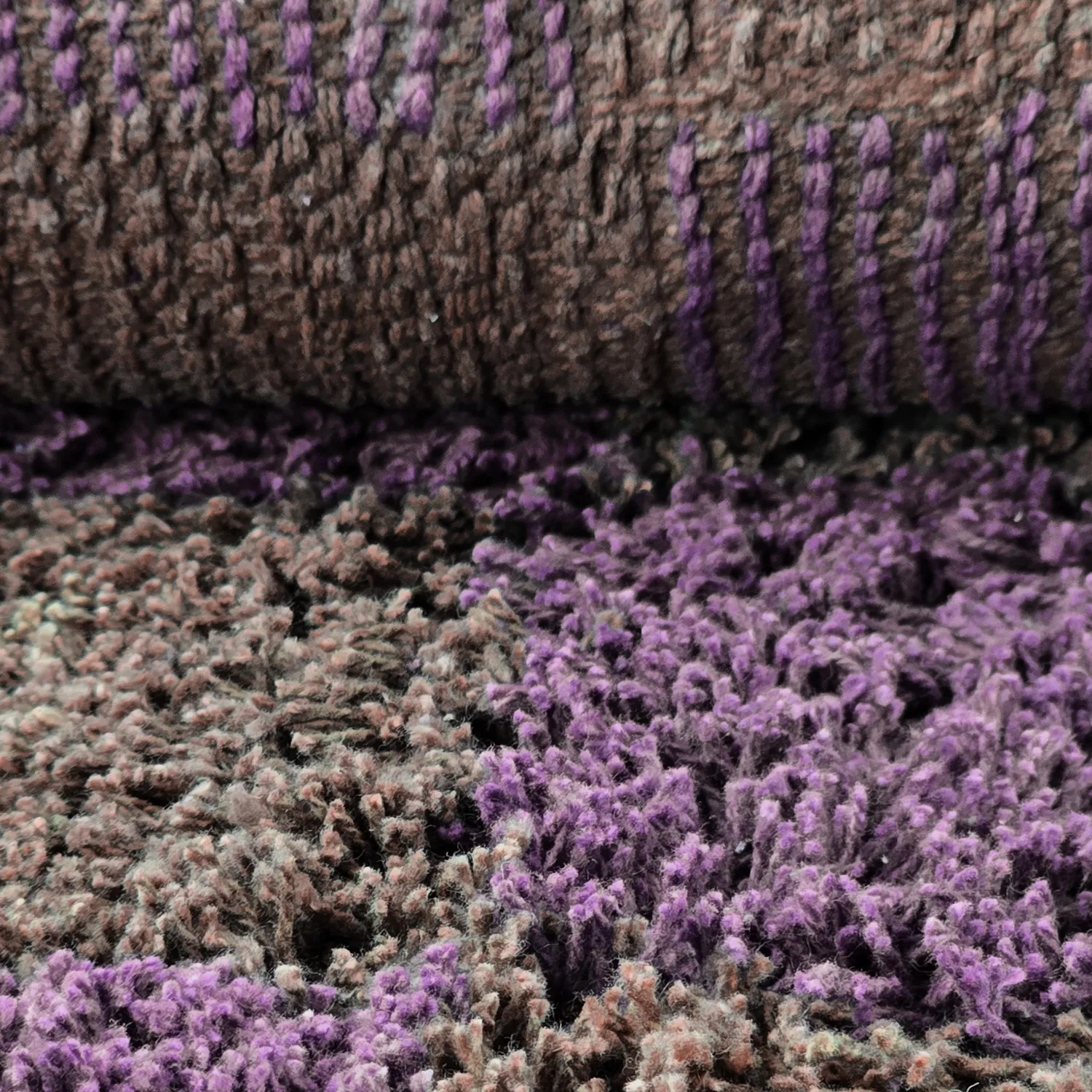 Kulatý koberec - Elsey Natural Cotton Shaggy (hnědá/fialová)