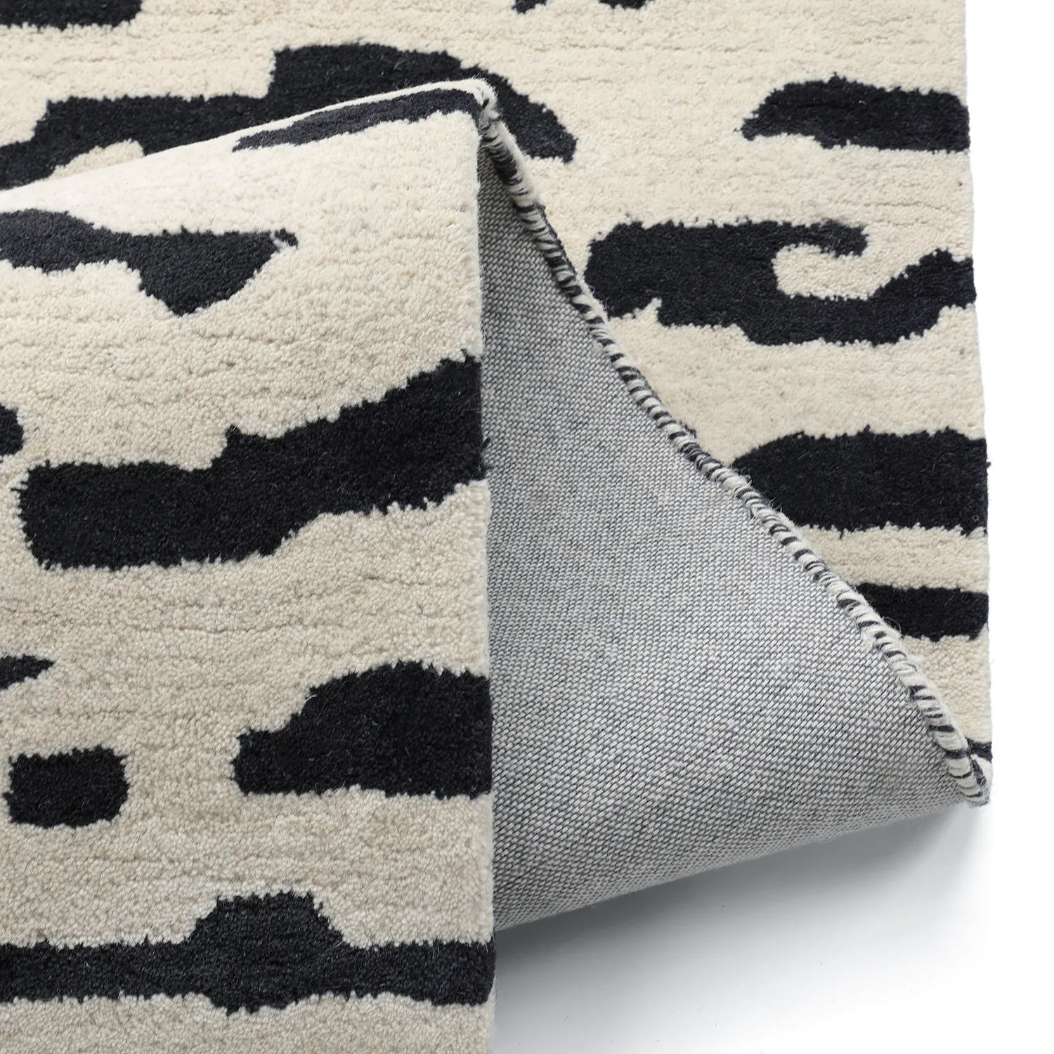 Shaggy koberce - Zebra Tufted Wool Premium (bílá/černá)