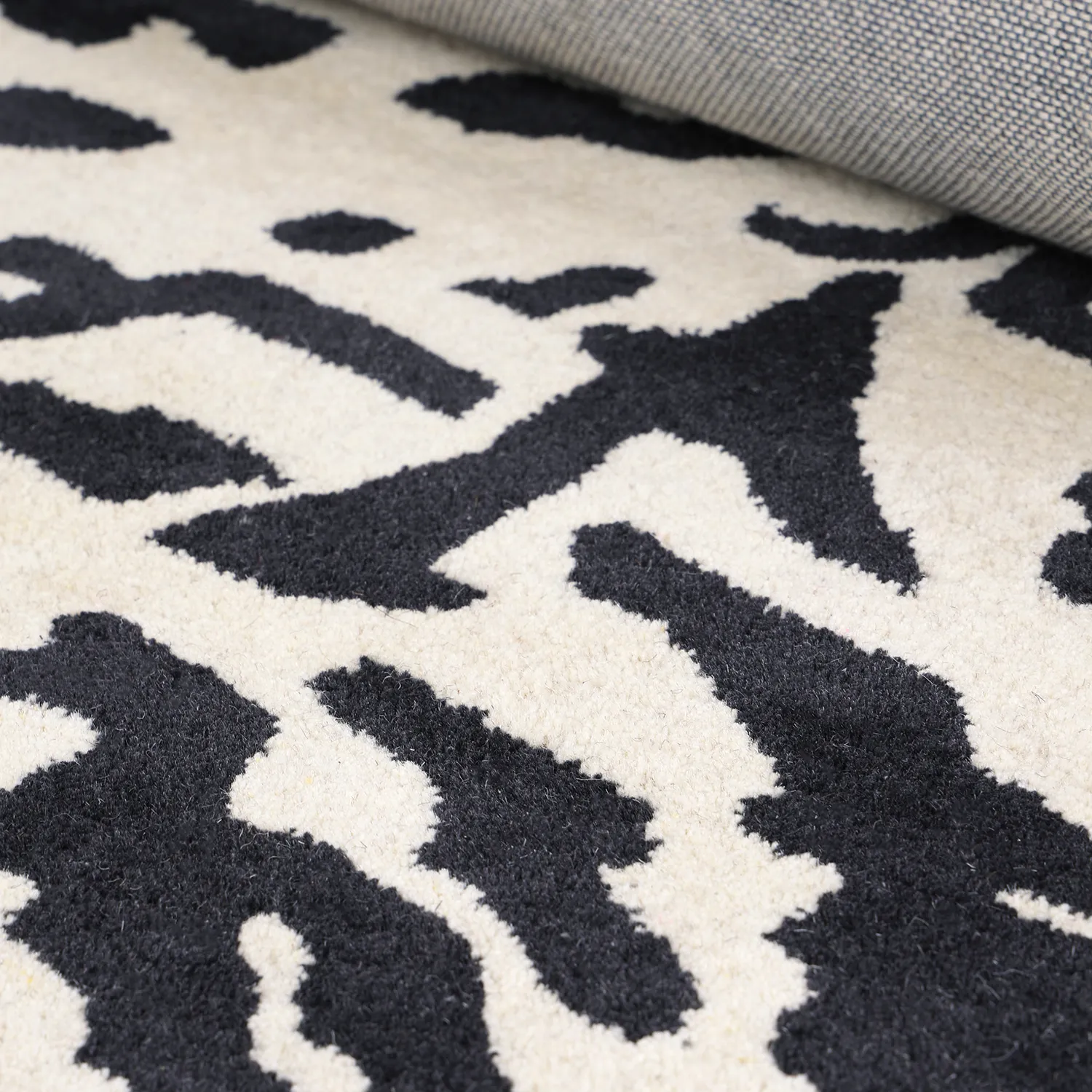 Shaggy koberce - Zebra Tufted Wool Premium (bílá/černá)