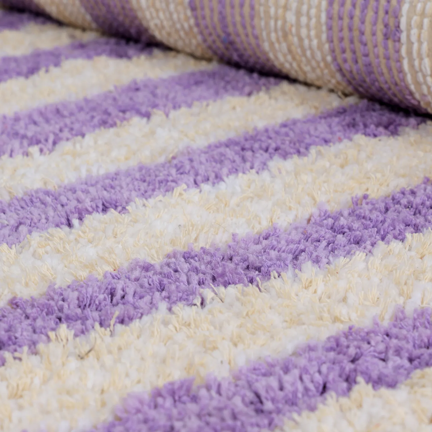 Shaggy koberce - Thira Stripe Cotton Shaggy (krém/světle fialová)