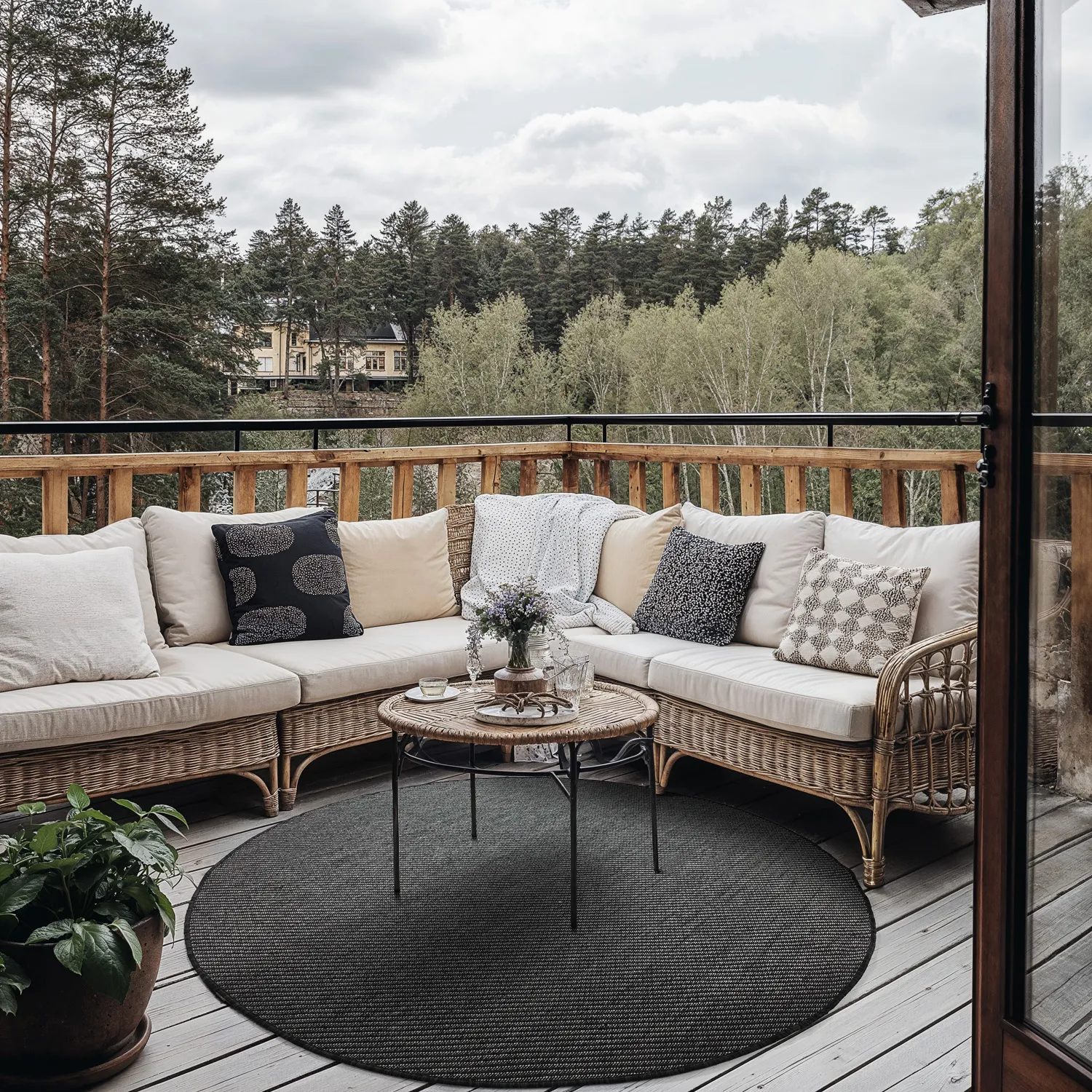 Kulatý koberec - Indoor/Outdoor Bennett (černý)