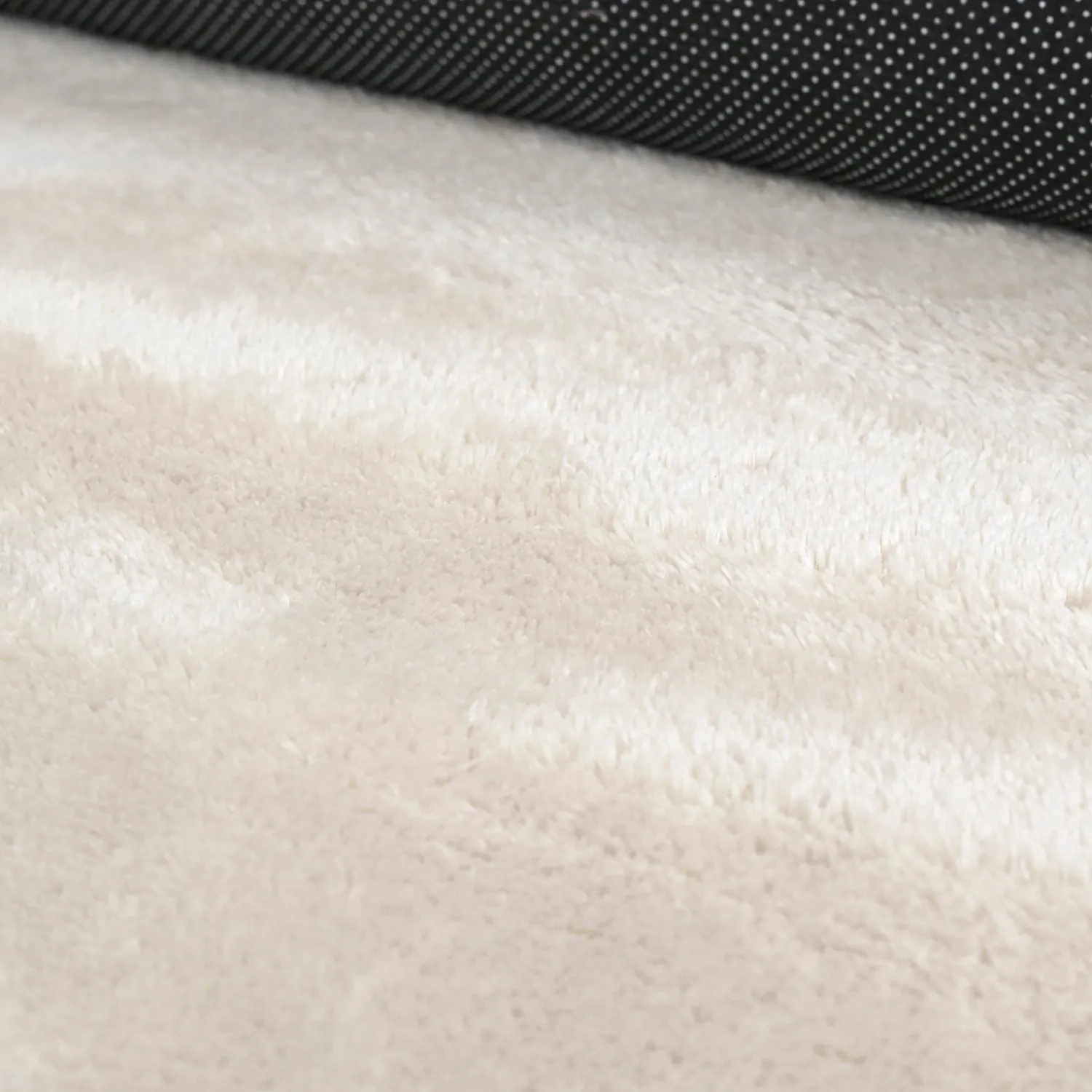 Kulatý Vlnitý Koberec - Aranga Super Soft Fur (béžový)