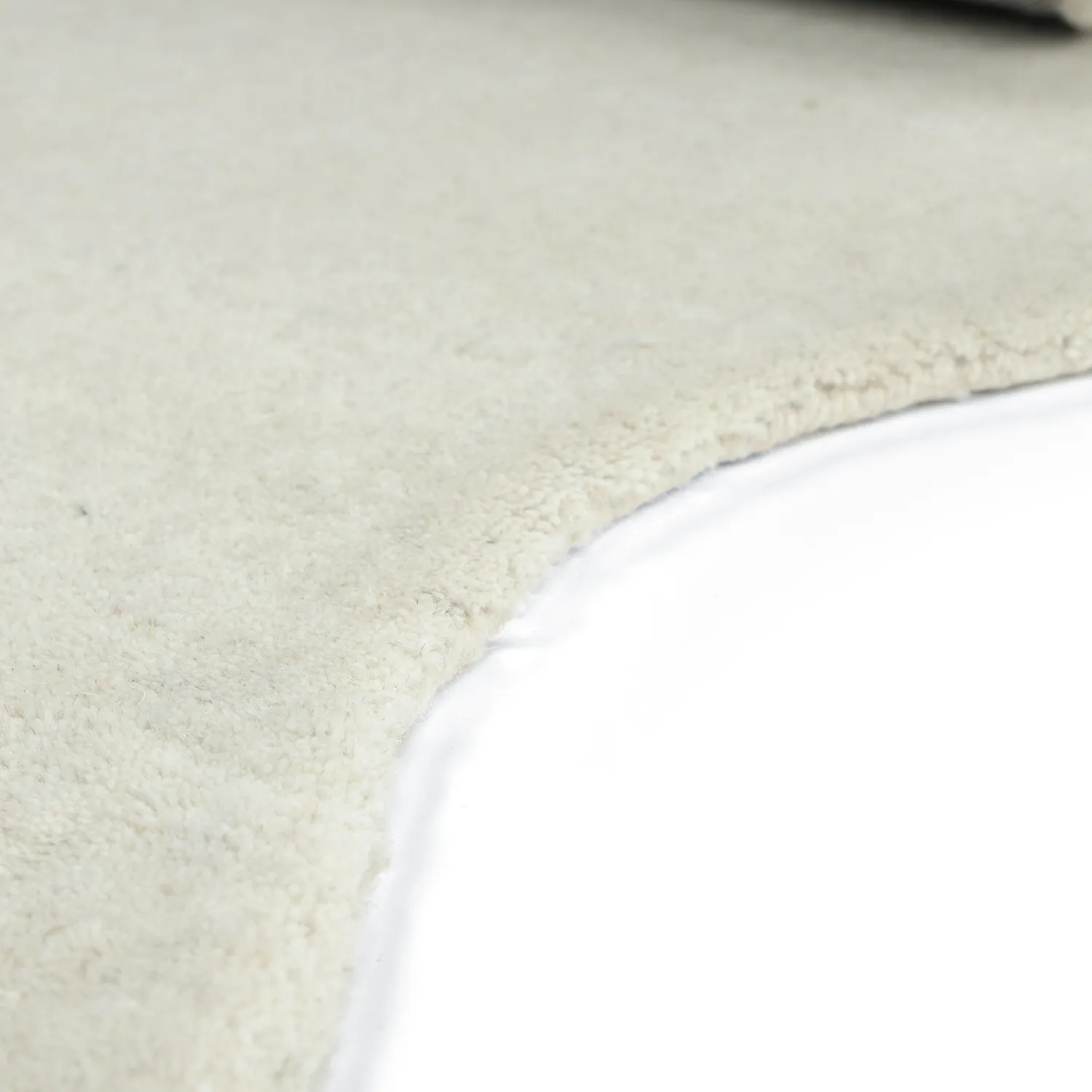 Vlnitý vlnený koberec - Diu Hand Tufted Wool Premium (bílý)